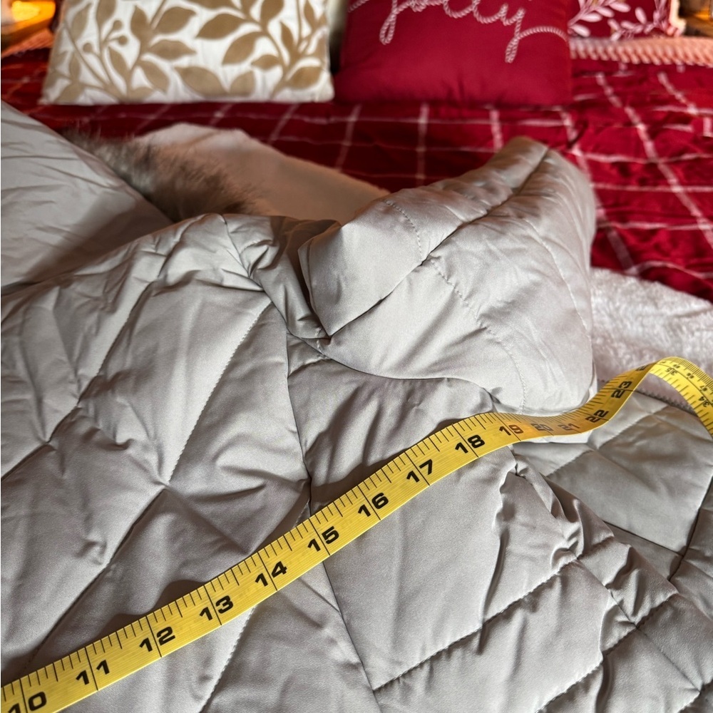 London Fog Pearl Grey Quilted Puffer Coat with Faux Fur Hood – Size L (NWT) - Picture 4 of 7